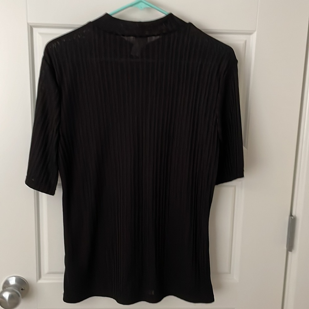 ๐ H&M Mock Turtleneck Tee - Picture 2 of 8